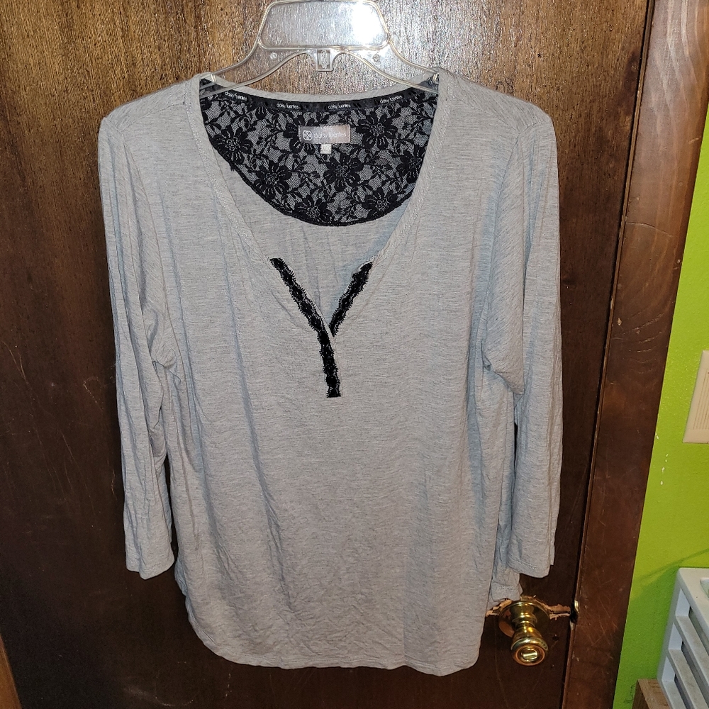 ❤️ GUC Women's size XL gray lace Daisy Fuentes long sleeve shirt